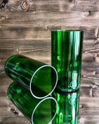 Handgefertigte Glas-Serie aus Weinflaschen; jedes Ivey Small Glas ist ein farbliches Unikat.
