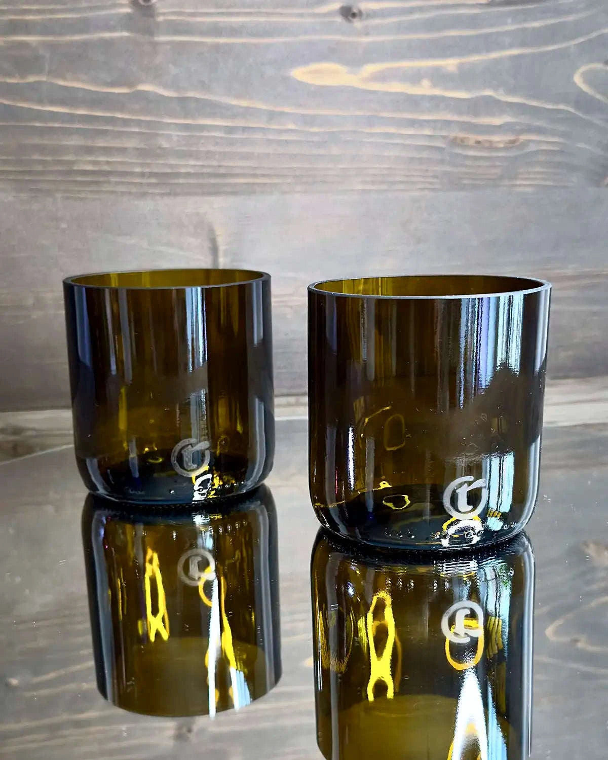 Zweier Set braune Upcycling Gläser aus recyceltem Flaschenglas
