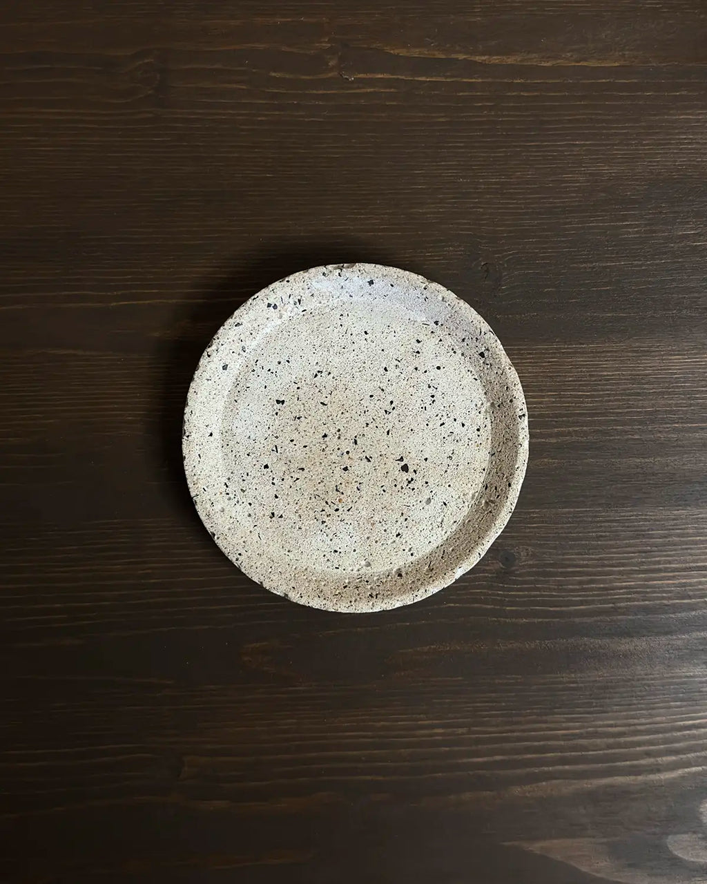 Nory flacher Untersetzer aus Beton in Beige Draufsicht