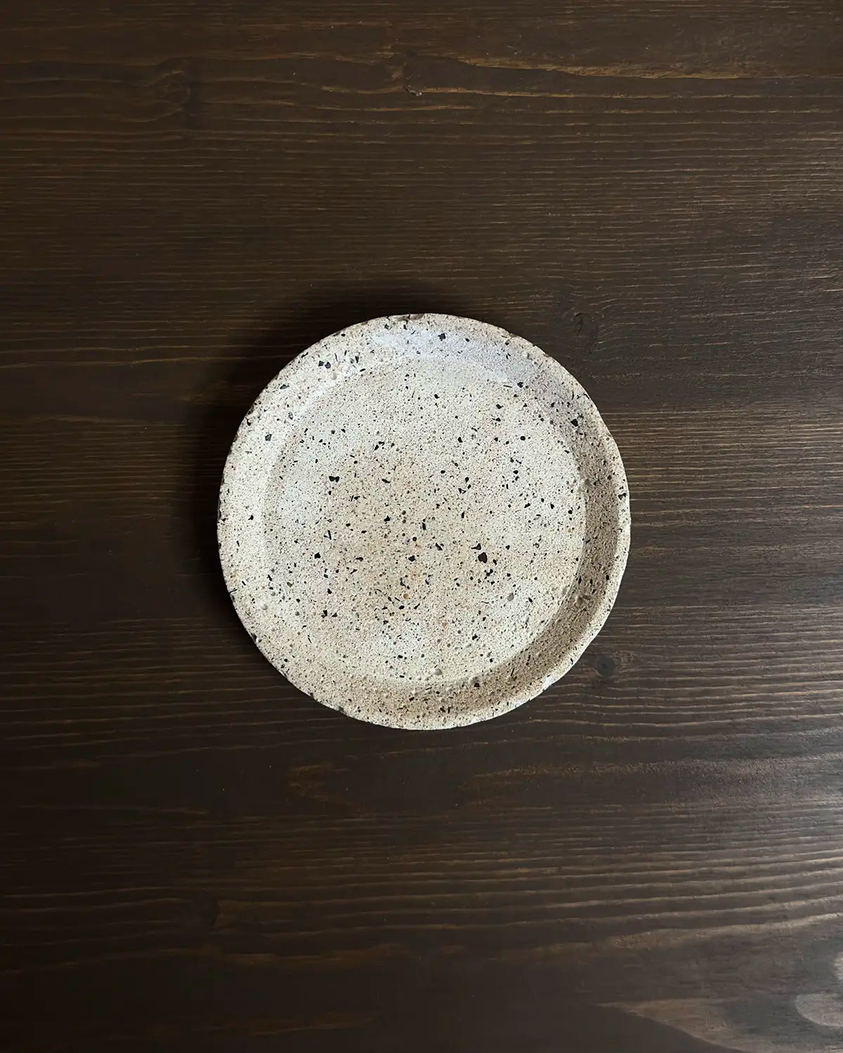 Nory flacher Untersetzer aus Beton in Beige Draufsicht